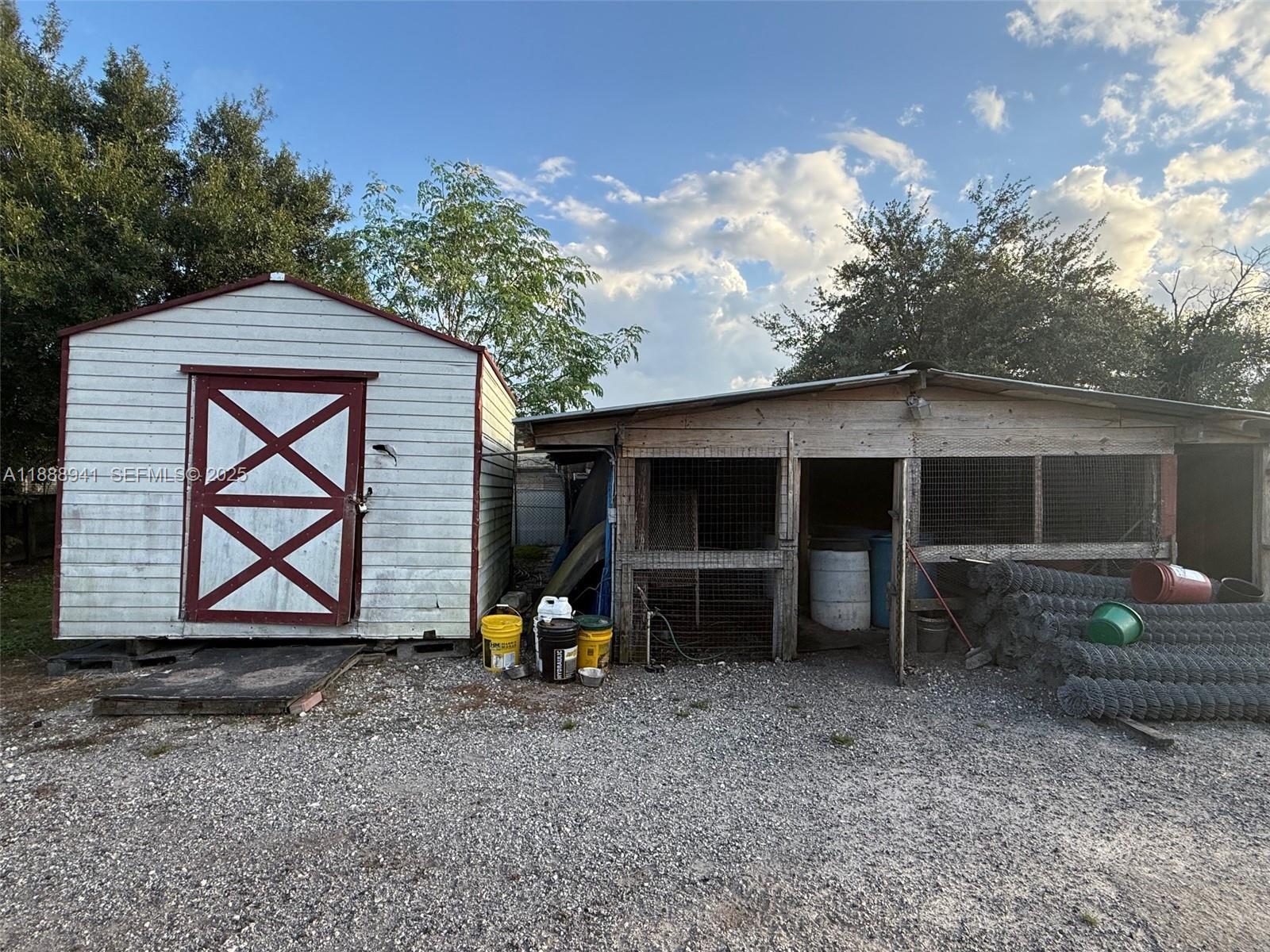 120 South Nogal Street Clewiston, FL 33440 - Photo 26 of 41 a view of a house with backyard and a chair