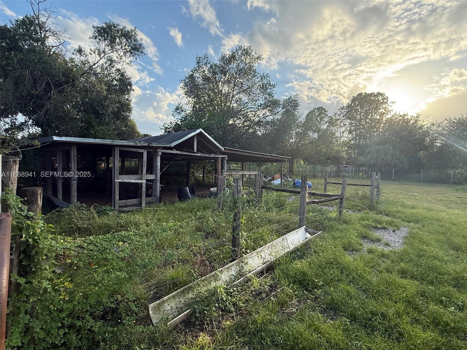 120 South Nogal Street Clewiston, FL 33440 - Photo 35 of 41 a view of a house with backyard