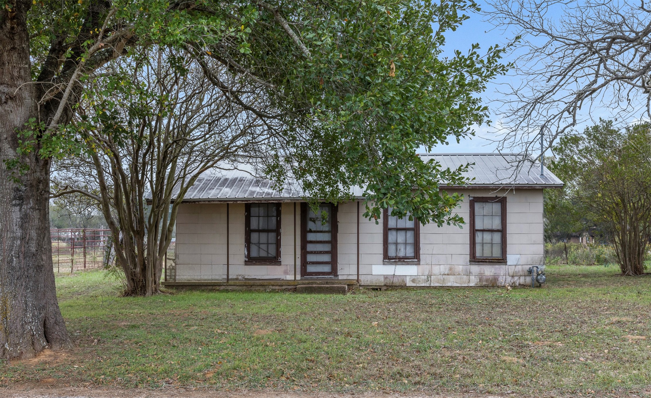 621 Tenth Street Lexington, TX 78947 - Photo 1 of 1