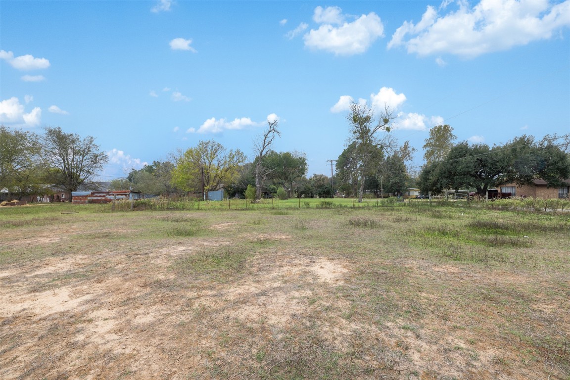 621 Tenth Street Lexington, TX 78947 - Photo 19 of 25