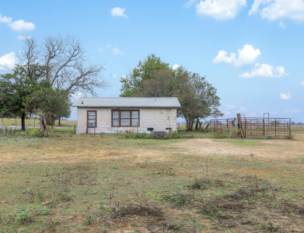 621 Tenth Street Lexington, TX 78947 - Photo 2 of 25