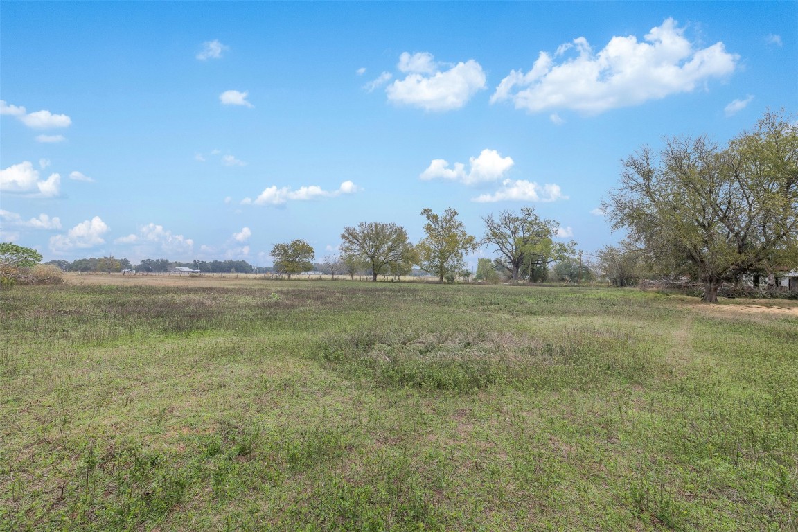 621 Tenth Street Lexington, TX 78947 - Photo 6 of 25