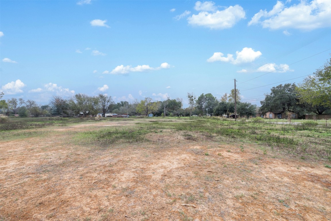 621 Tenth Street Lexington, TX 78947 - Photo 8 of 25