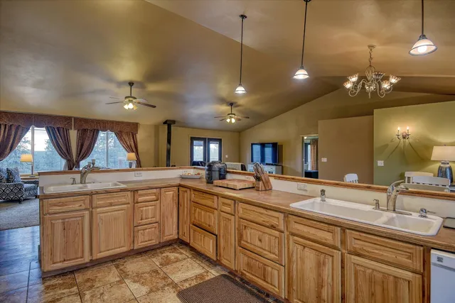 $749,999 | 704 McCammon Drive, Elk, WA 99009