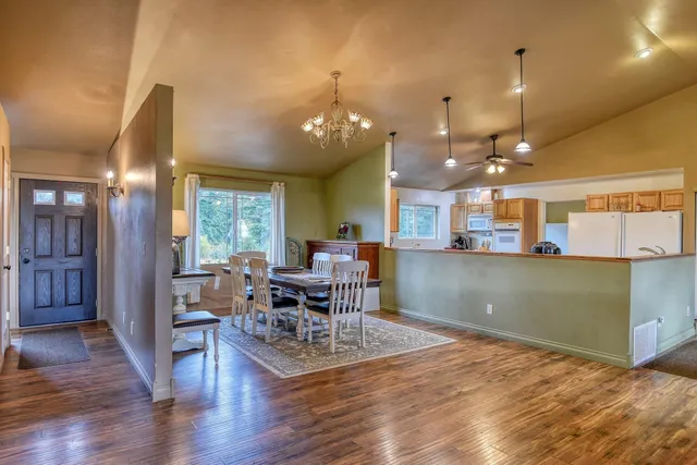 $749,999 | 704 McCammon Drive, Elk, WA 99009