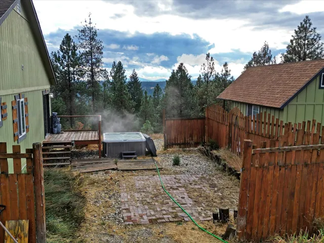 $749,999 | 704 McCammon Drive, Elk, WA 99009