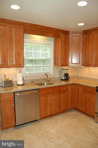 33 Treworthy Road North Potomac, MD 20878 - Photo 15 of 30 Kitchen #3