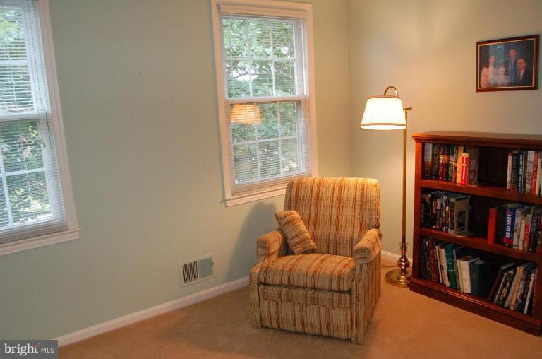 33 Treworthy Road North Potomac, MD 20878 - Photo 19 of 30 Sitting Room
