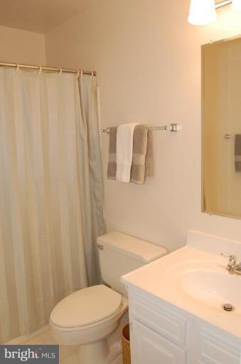 33 Treworthy Road North Potomac, MD 20878 - Photo 26 of 30 Bath #2