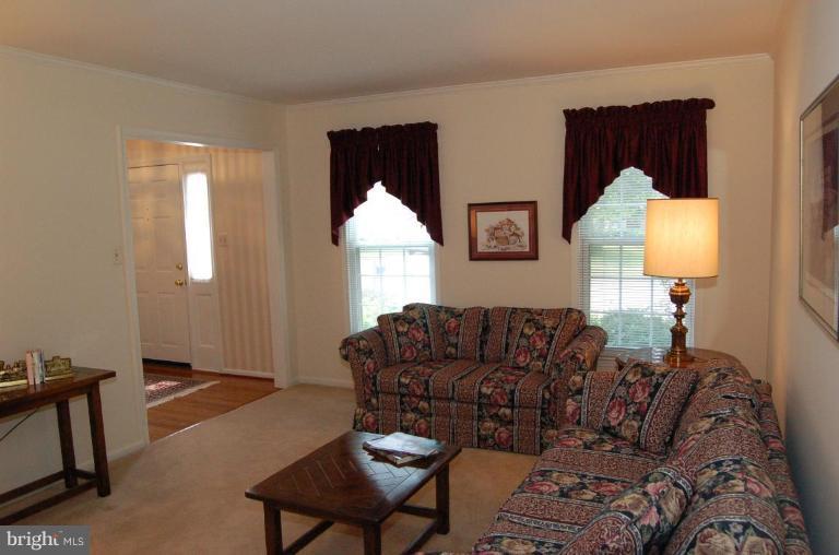 33 Treworthy Road North Potomac, MD 20878 - Photo 5 of 30 Living Room #2
