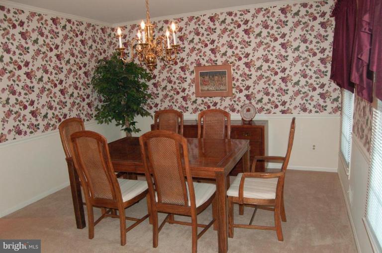 33 Treworthy Road North Potomac, MD 20878 - Photo 6 of 30 Dining Room