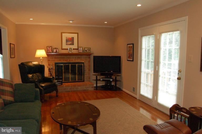 33 Treworthy Road North Potomac, MD 20878 - Photo 8 of 30 Family Room
