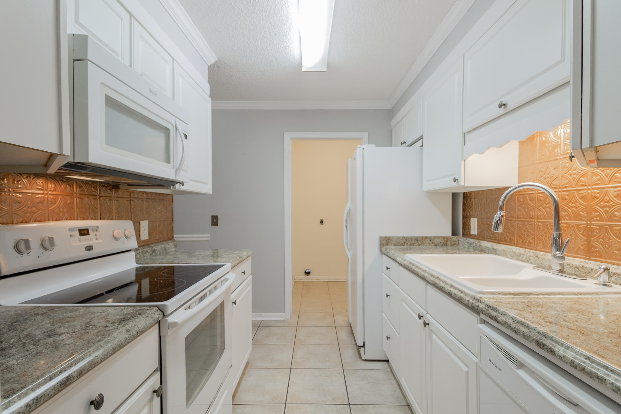 517 Longleaf Road Summerville, SC 29486 - Photo 12 of 37 Kitchen