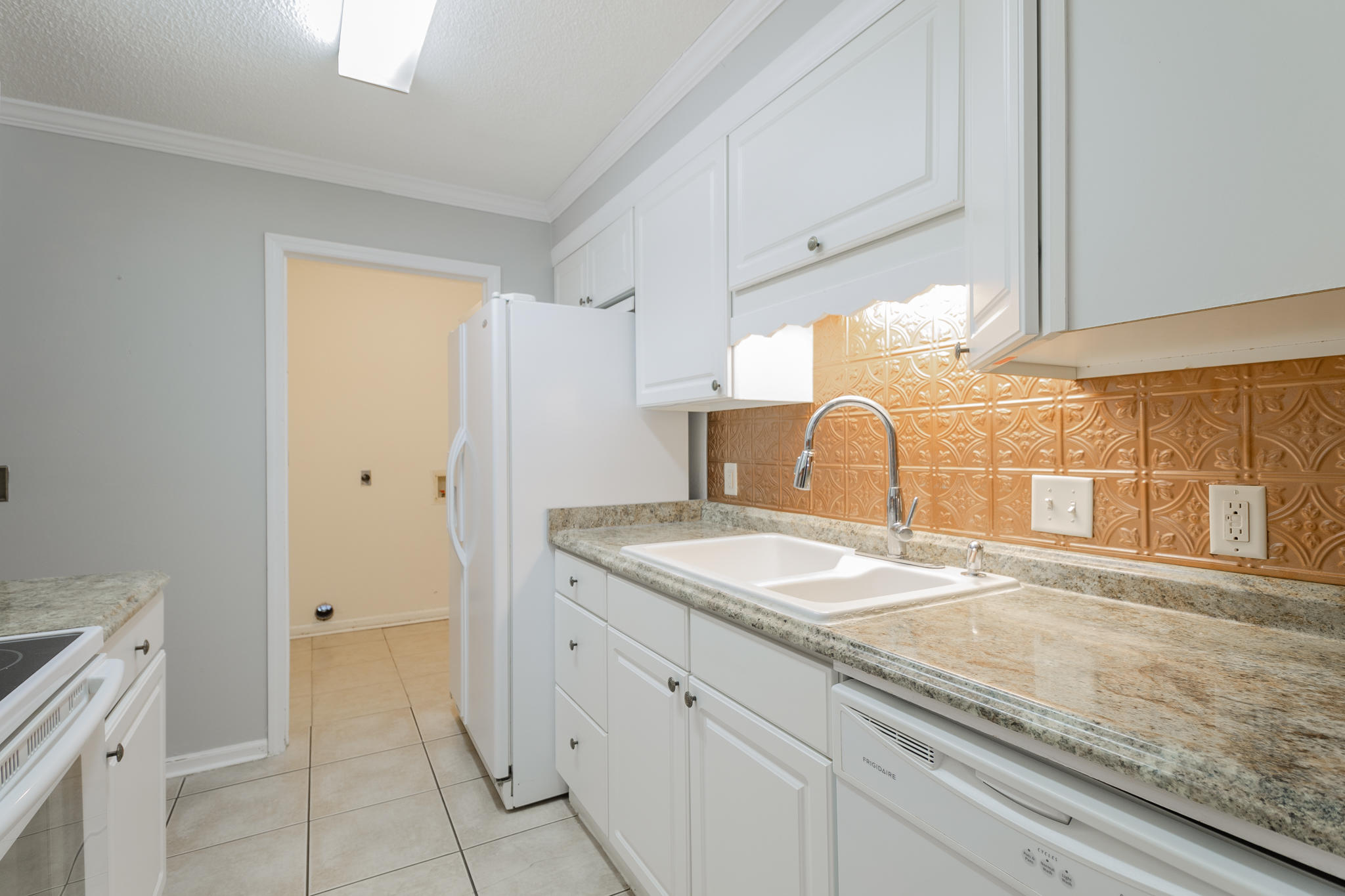 517 Longleaf Road Summerville, SC 29486 - Photo 13 of 37 Kitchen
