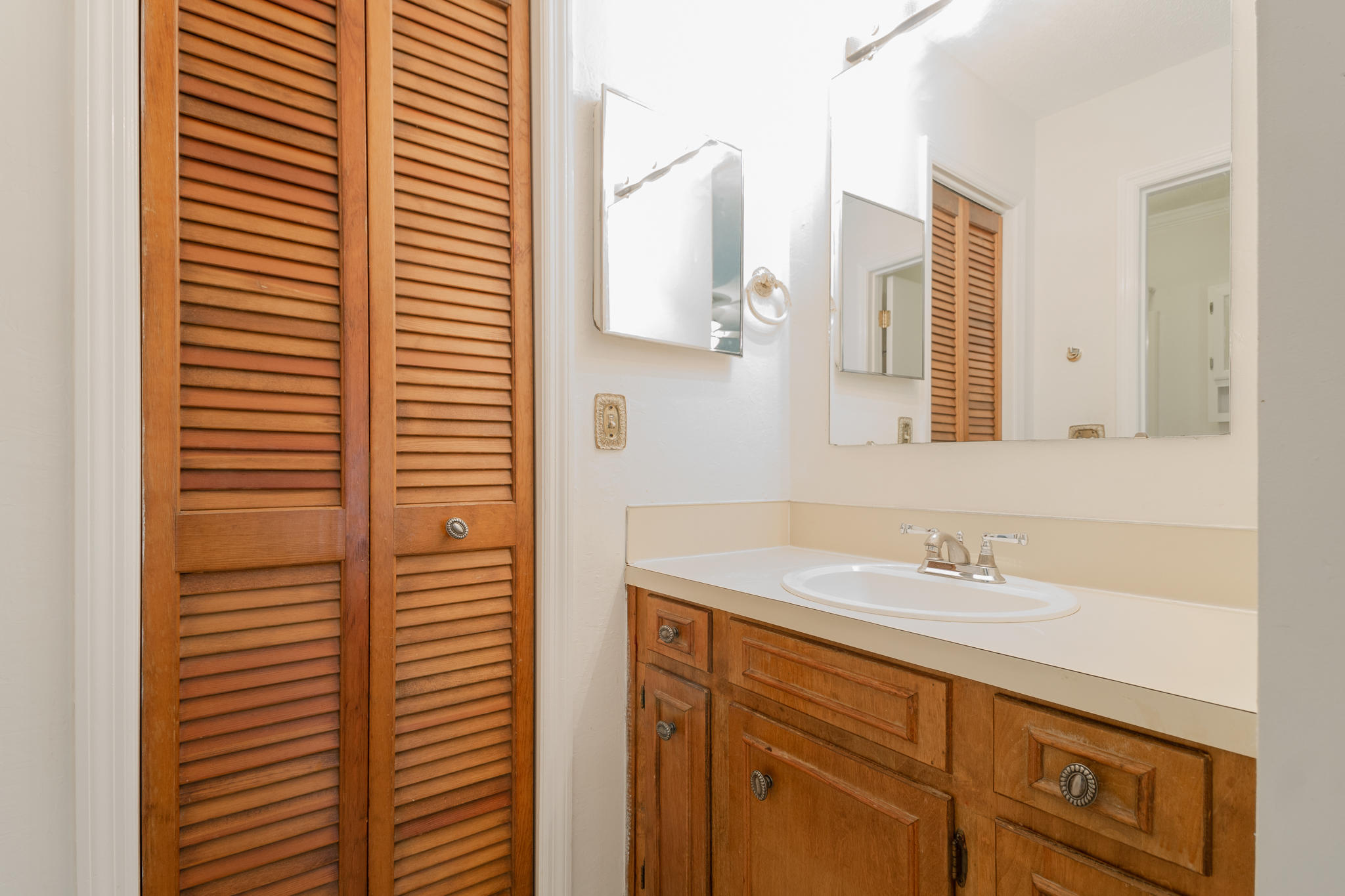517 Longleaf Road Summerville, SC 29486 - Photo 24 of 37 Master Bathroom