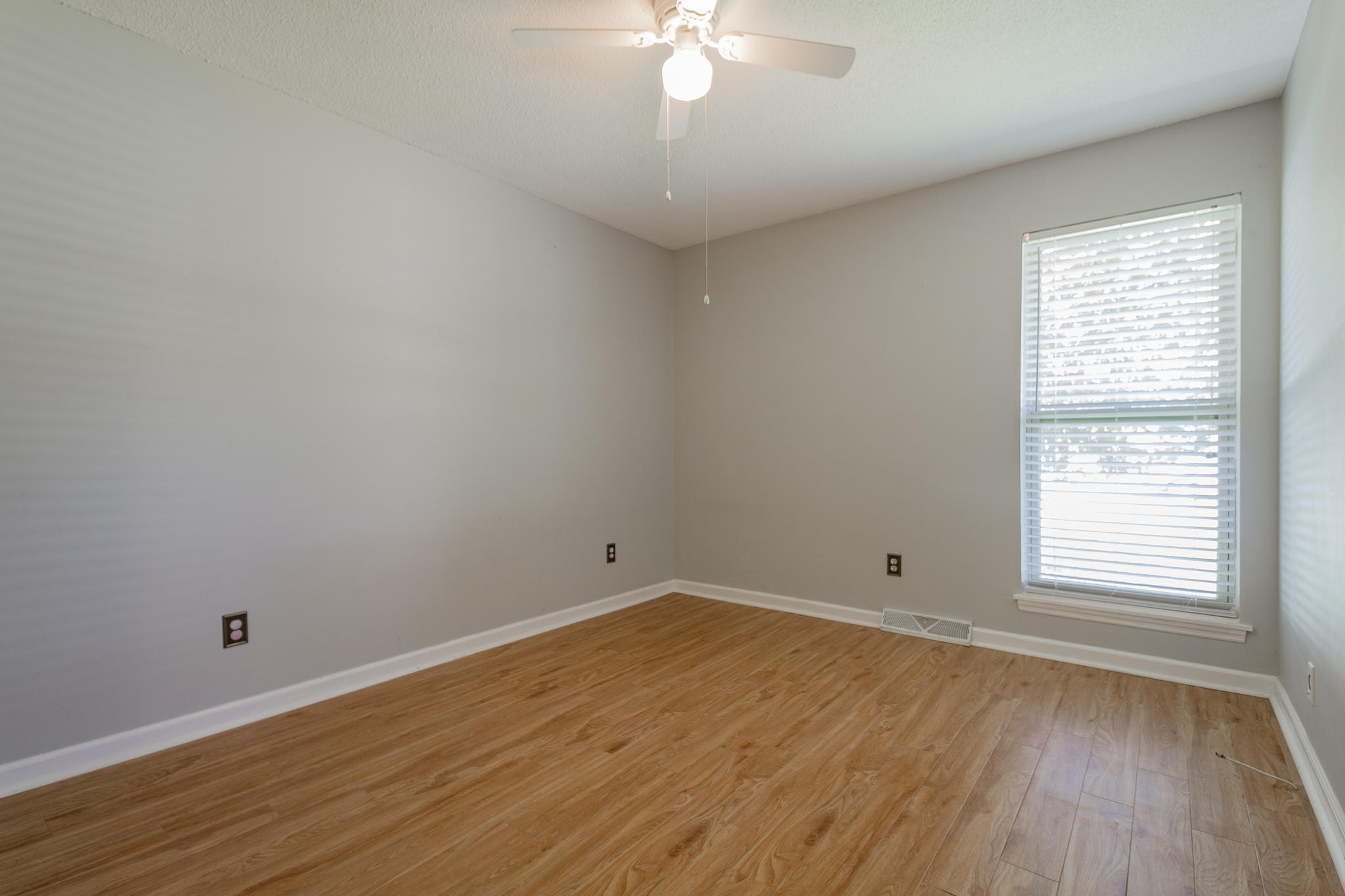 517 Longleaf Road Summerville, SC 29486 - Photo 27 of 37 Guest Bedroom #1