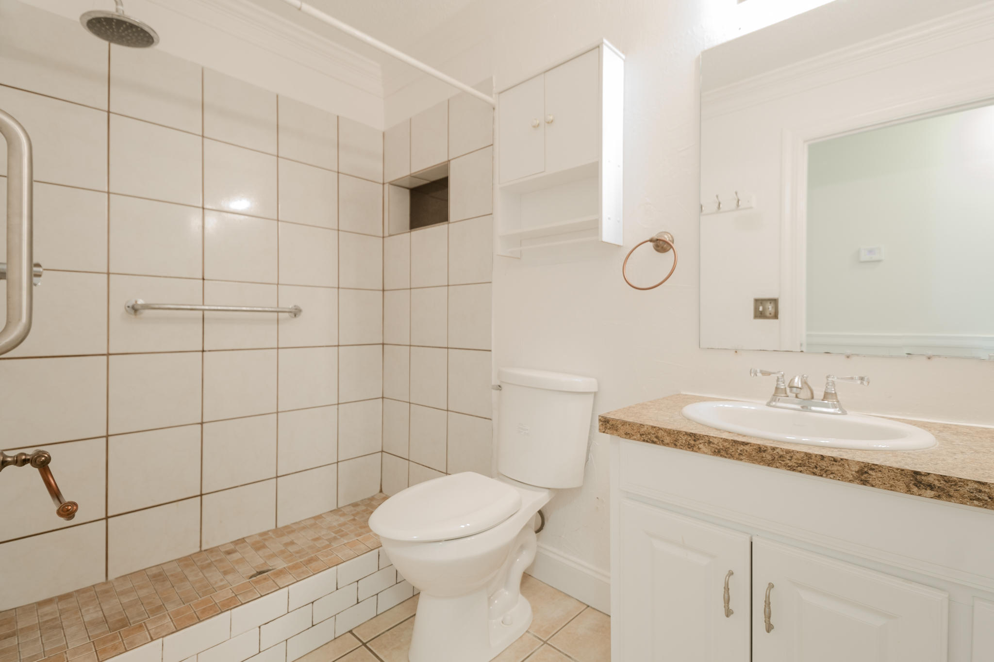 517 Longleaf Road Summerville, SC 29486 - Photo 30 of 37 Guest Bathroom
