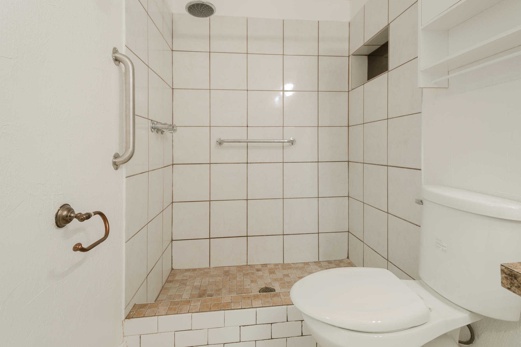 517 Longleaf Road Summerville, SC 29486 - Photo 31 of 37 Guest Bathroom
