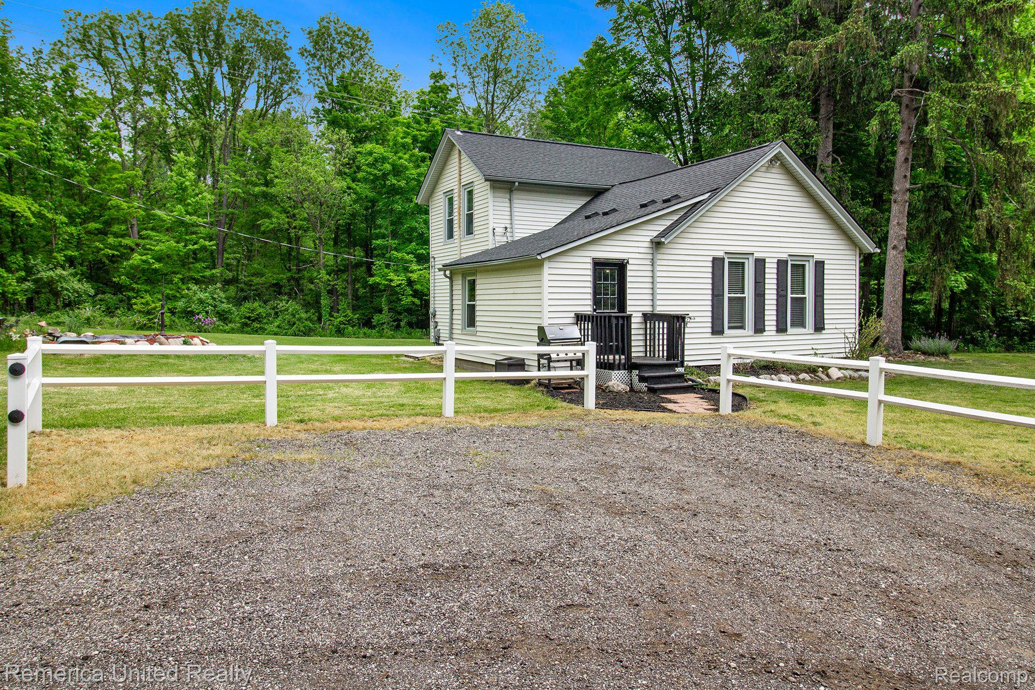 10780 Mcgregor Road Pinckney, MI 48169 - Photo 29 of 34 Gallery Image 29