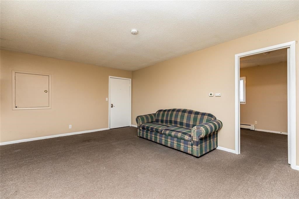 325 Clymer Road Hiawatha, IA 52233 - Photo 4 of 12 Gallery Image 4