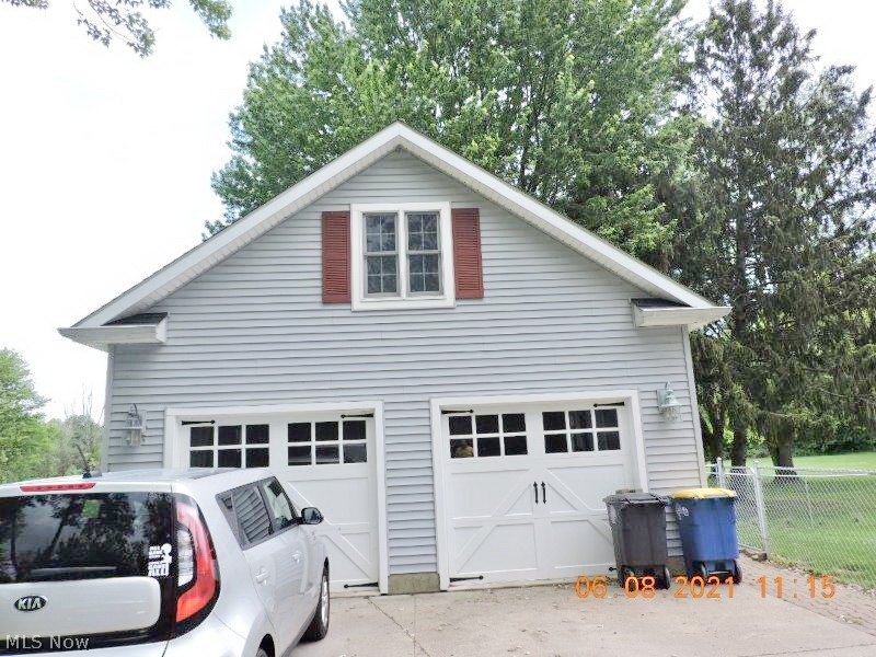 3125 Carpenter Road Ashtabula, OH 44004 - Photo 8 of 31 garage exterior