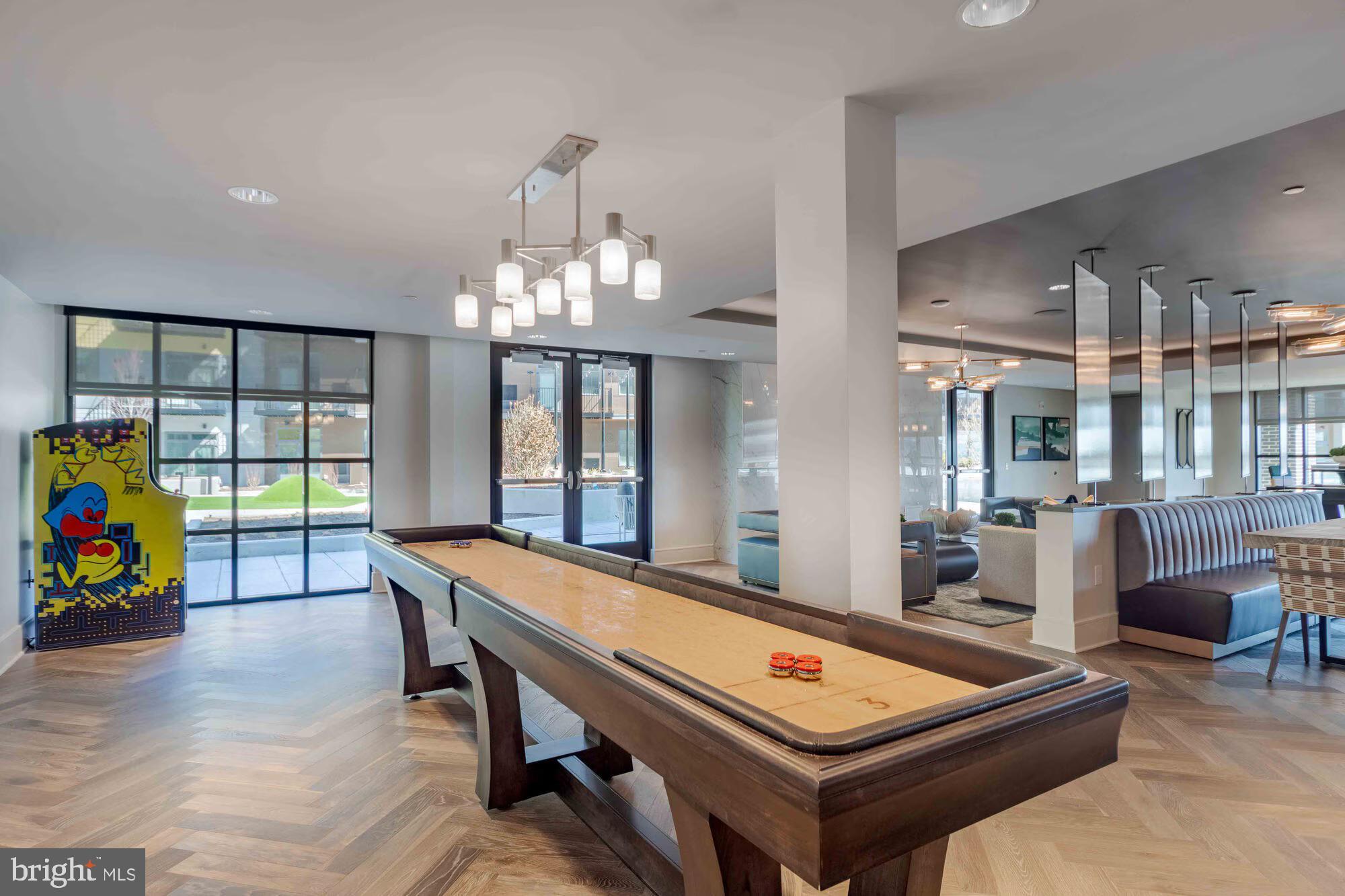 501-31 North Christopher Columbus Boulevard, Unit 2524 Philadelphia, PA 19123 - Photo 35 of 38 a room with furniture and window