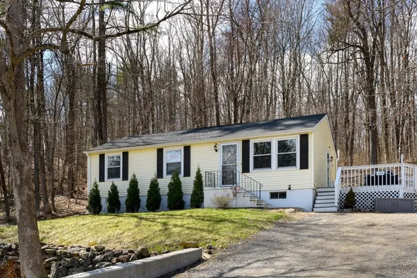 $399,900 | 261 School Street North, Barre, MA 01005