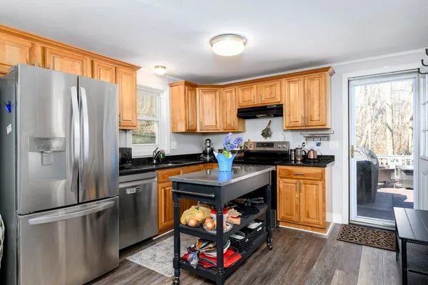 $399,900 | 261 School Street North, Barre, MA 01005