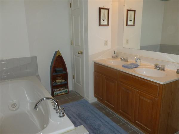 51 Michael Road Attleboro, MA 02703 - Photo 8 of 15 Gallery Image 8