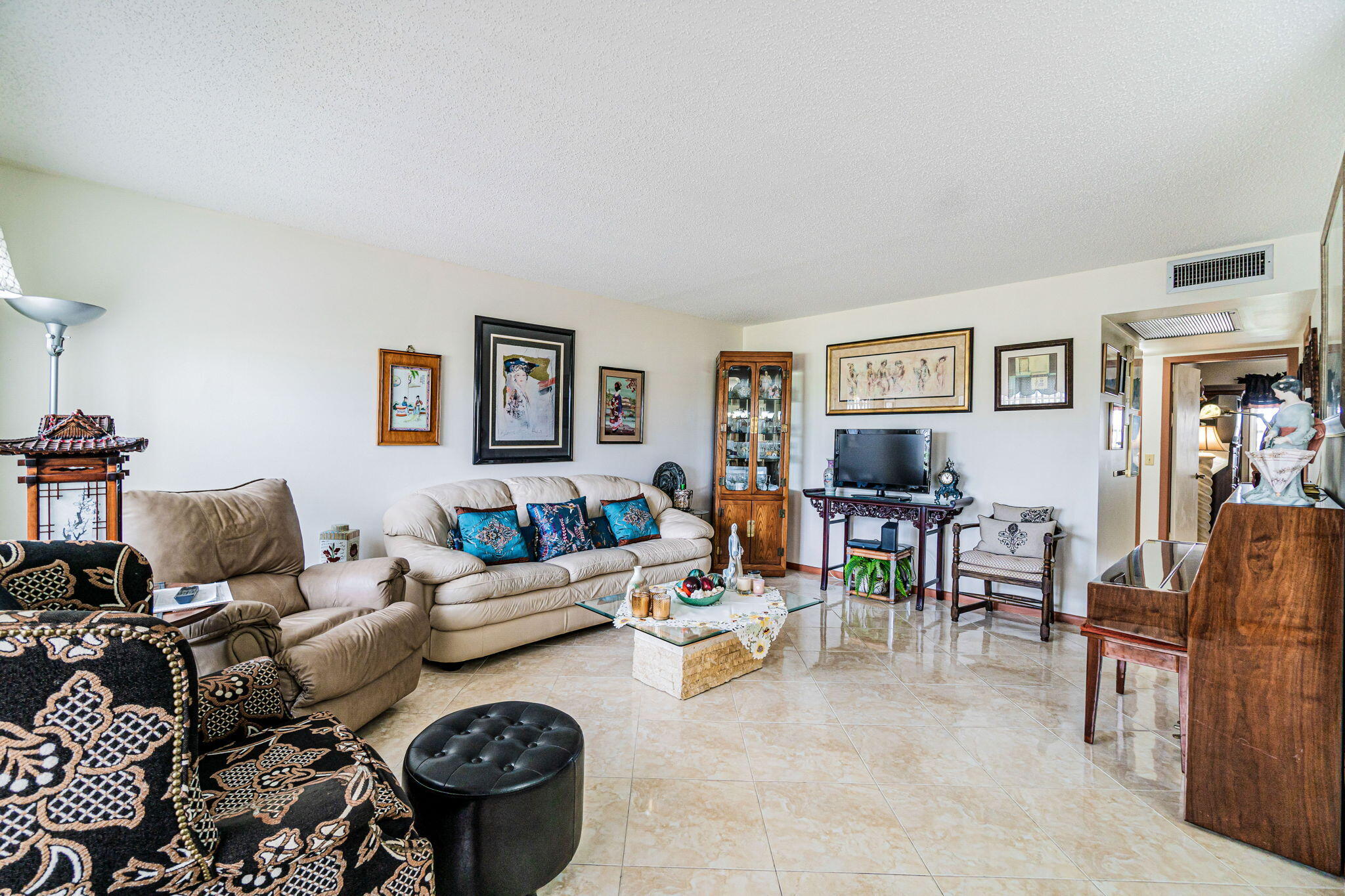 3066 Guildford East Boca Raton, FL 33434 - Photo 3 of 36 Living Room