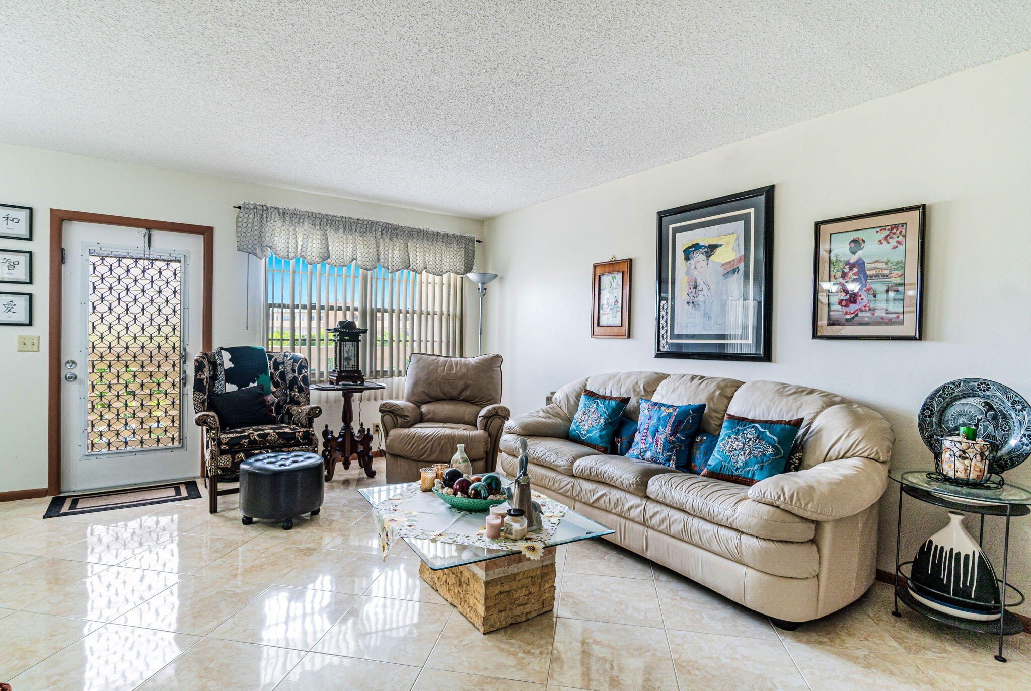 3066 Guildford East Boca Raton, FL 33434 - Photo 6 of 36 Living Room