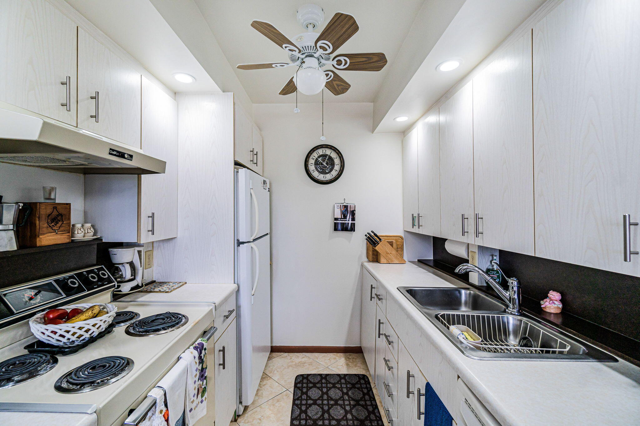 3066 Guildford East Boca Raton, FL 33434 - Photo 10 of 36 Kitchen