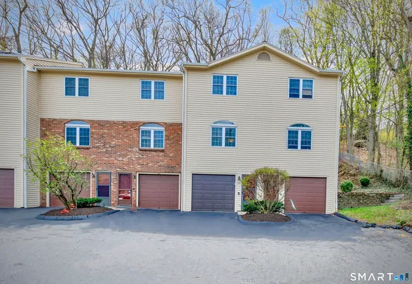 $329,900 | 146 Howe Avenue, Unit 146, Shelton, CT 06484