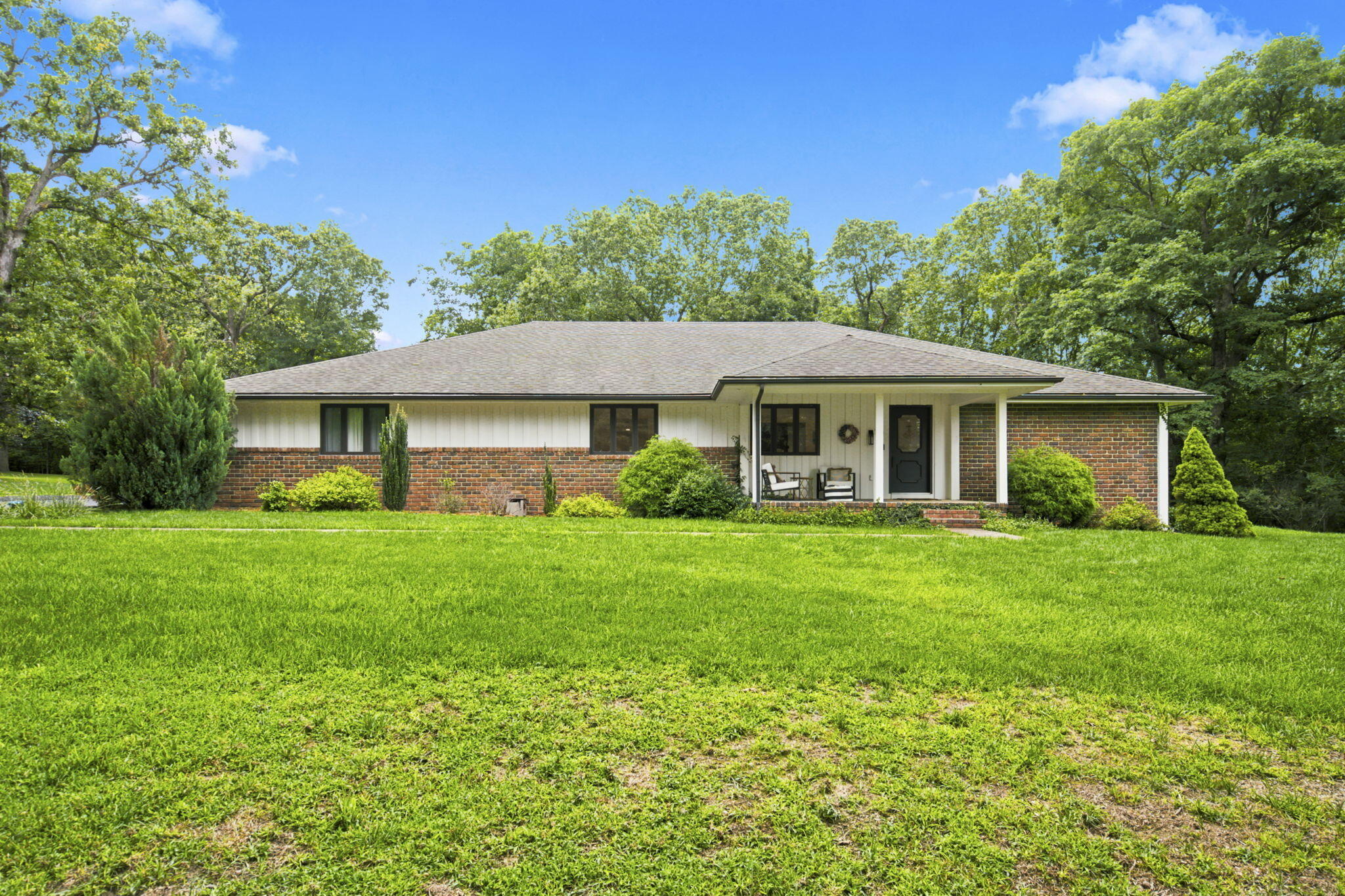 2956 South Roth Oaks Avenue Springfield, MO 65809 - Photo 2 of 40 IMG_4178