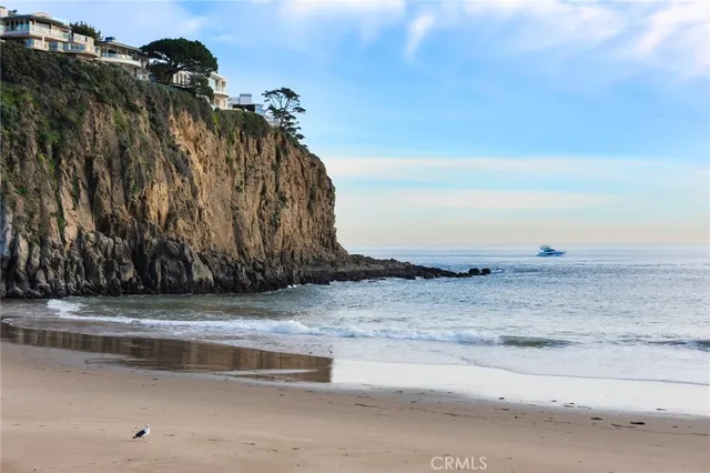 a view of a parking area