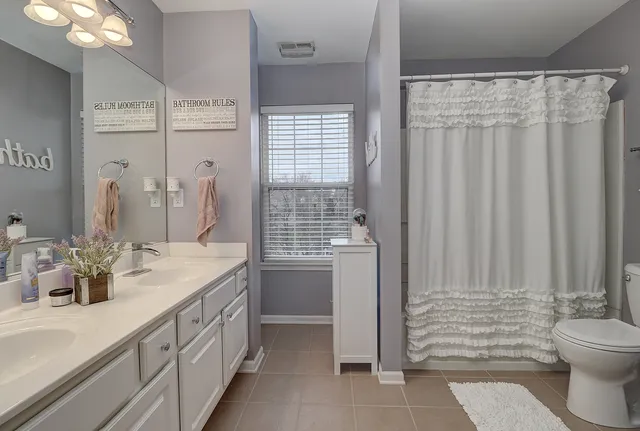 $260,000 | 1811 South Wentworth Circle, Romeoville, IL 60446