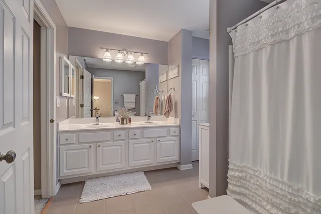 $260,000 | 1811 South Wentworth Circle, Romeoville, IL 60446