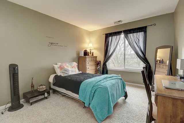 $260,000 | 1811 South Wentworth Circle, Romeoville, IL 60446