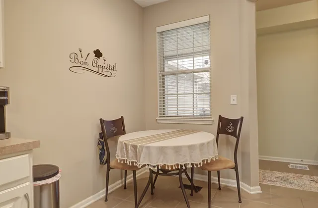 $260,000 | 1811 South Wentworth Circle, Romeoville, IL 60446