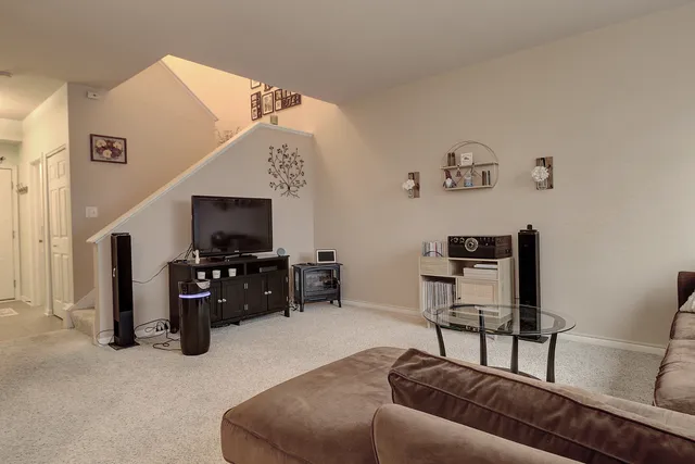 $260,000 | 1811 South Wentworth Circle, Romeoville, IL 60446