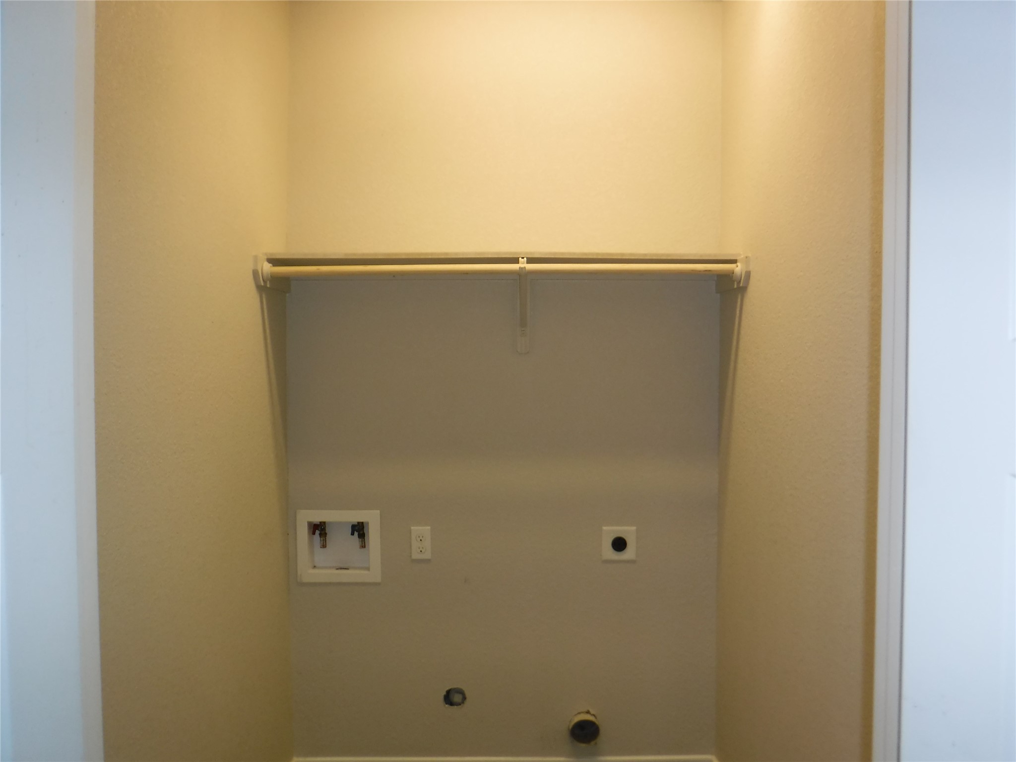 1633 Cree Trail Kingsland, TX 78639 - Photo 8 of 11 Washroom with hookup for a washing machine, hookup for an electric dryer, and gas dryer hookup