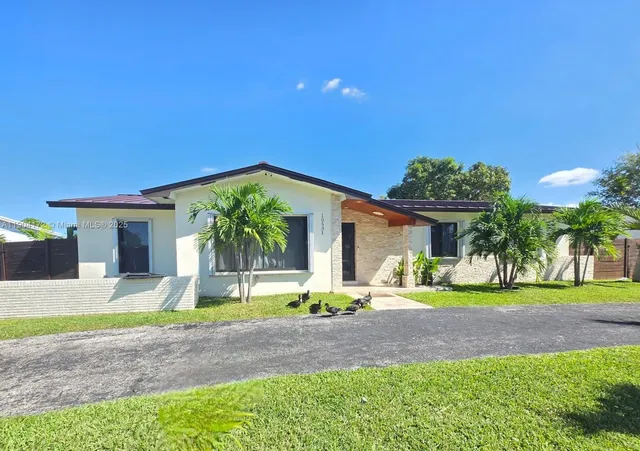 a view of a house with a yard and plants