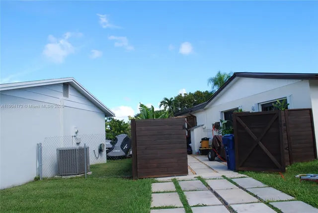 $885,000 | 10531 Southwest 124th Avenue, Miami, FL 33186