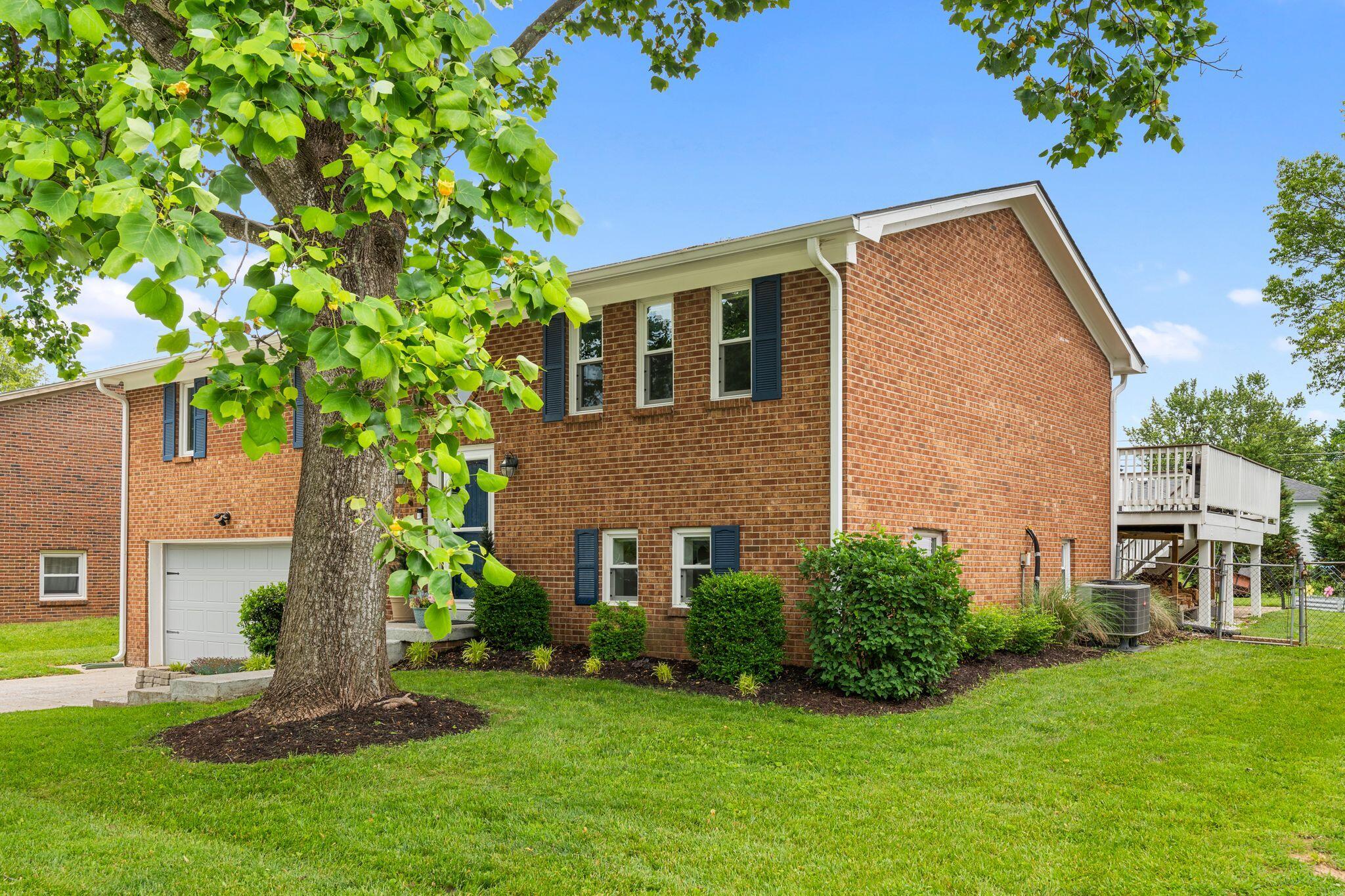 441 Cromwell Way Lexington, KY 40503 - Photo 3 of 42 12_F2000133