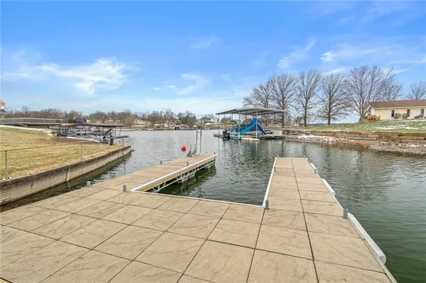 $1,050,000 | 106 Lake Viking Terrace, Gallatin, MO 64640