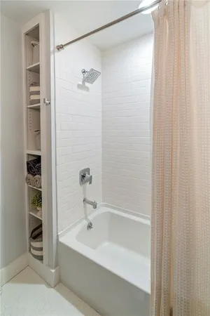 $1,050,000 | 106 Lake Viking Terrace, Gallatin, MO 64640