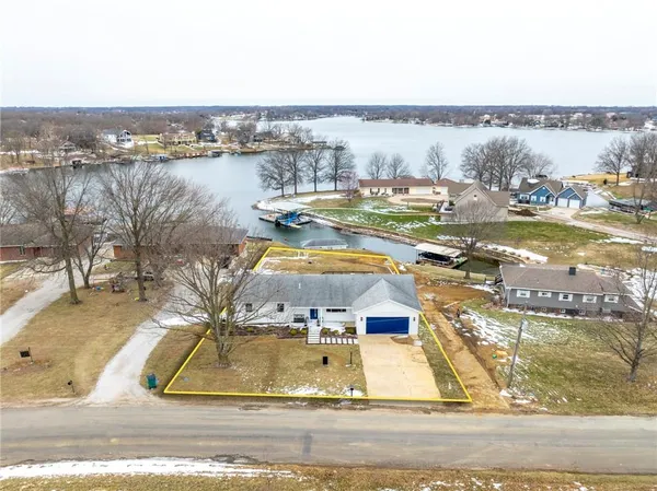 $1,050,000 | 106 Lake Viking Terrace, Gallatin, MO 64640