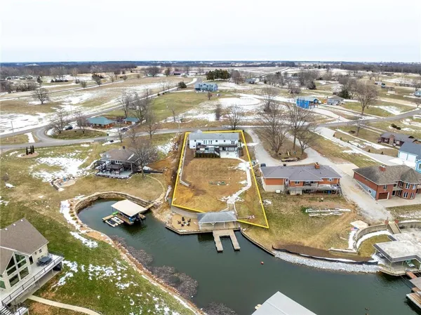 $1,050,000 | 106 Lake Viking Terrace, Gallatin, MO 64640