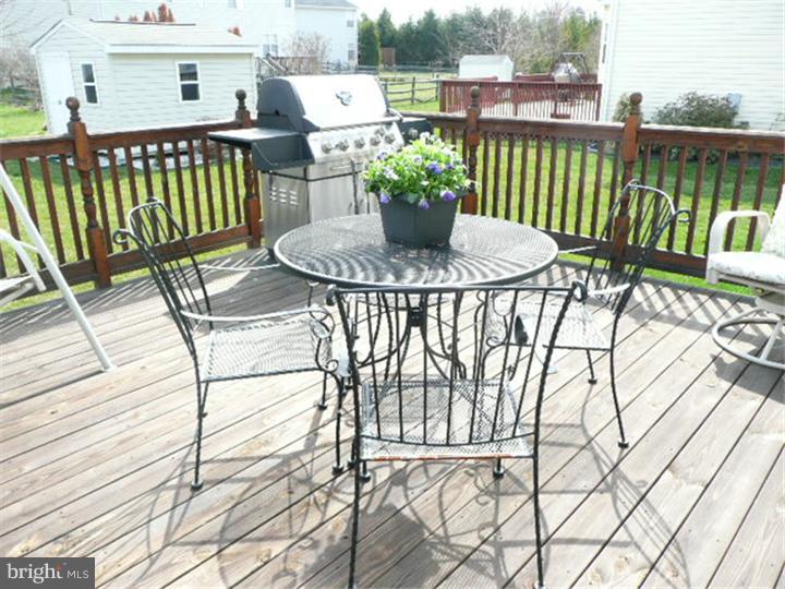 8 Savoy Road Newark, DE 19702 - Photo 19 of 24 Deck