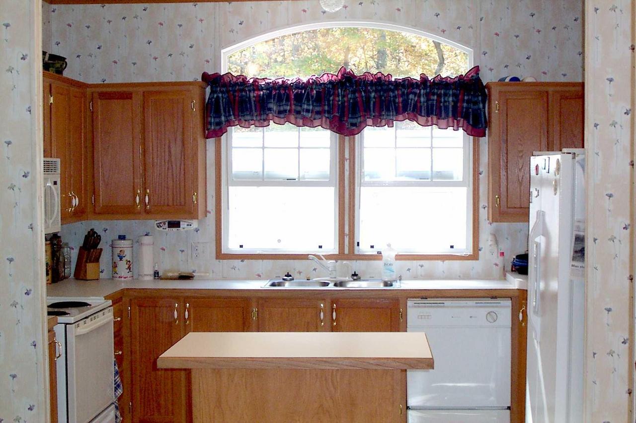 745 Cardinal Ridge Drive Rocky Mount, VA 24151 - Photo 4 of 9 Oak Cabinets All Appliances Convey